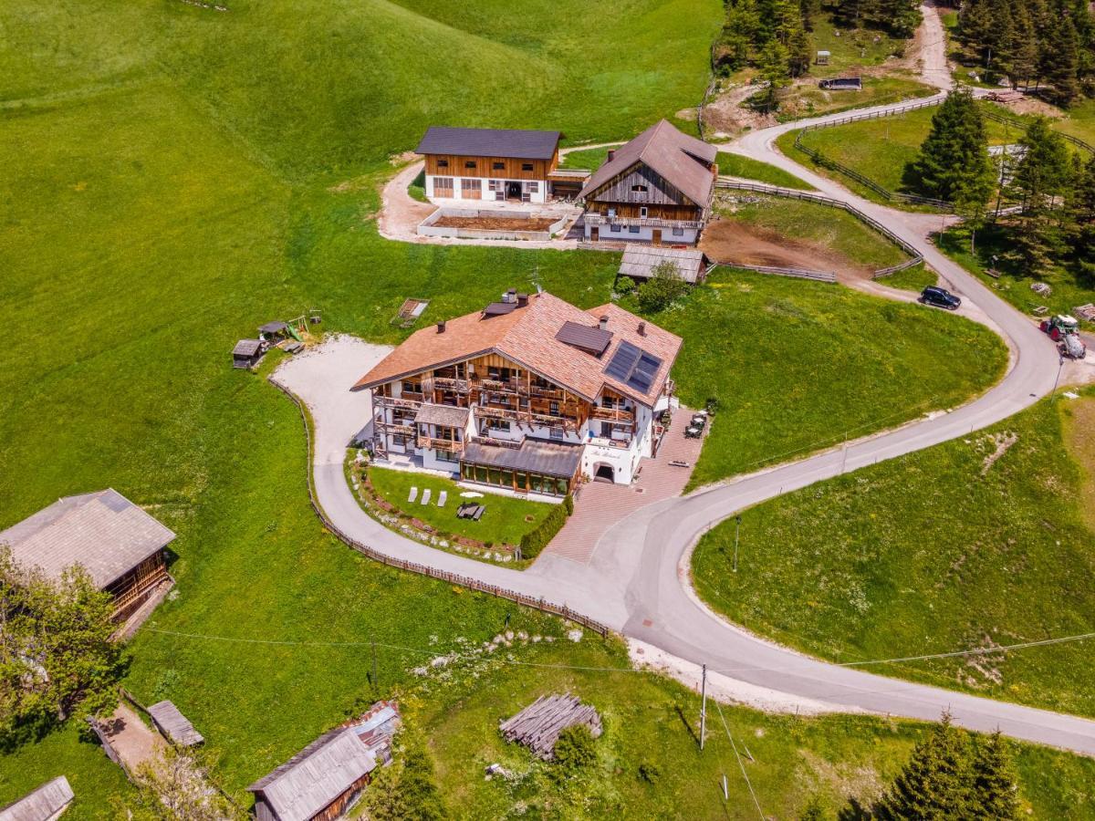 B&B - Hotel Ciasa Rue Blanch Сан Касиано Екстериор снимка