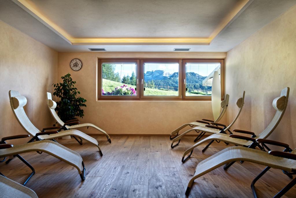 B&B - Hotel Ciasa Rue Blanch Сан Касиано Екстериор снимка