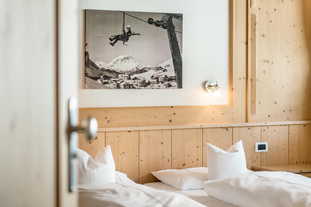 B&B - Hotel Ciasa Rue Blanch Сан Касиано Екстериор снимка