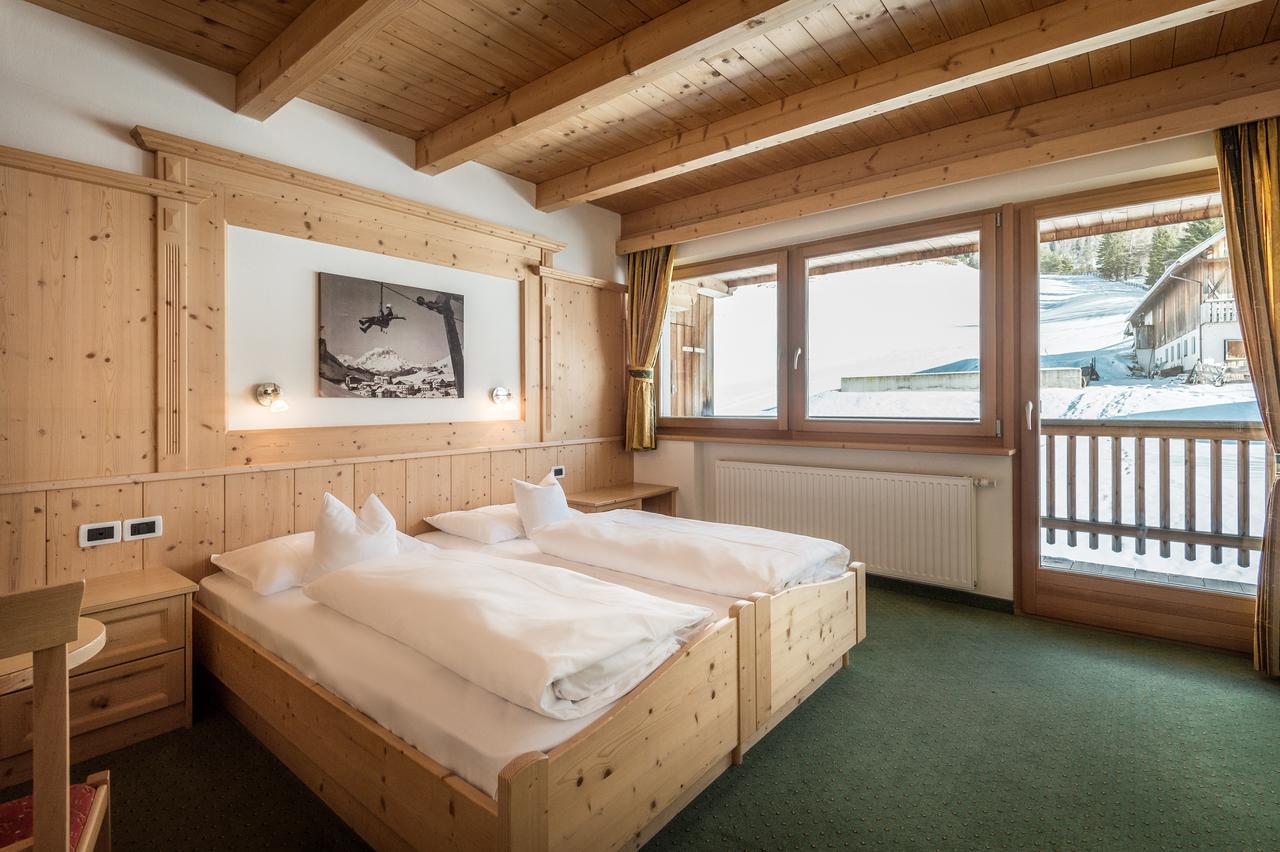 B&B - Hotel Ciasa Rue Blanch Сан Касиано Екстериор снимка