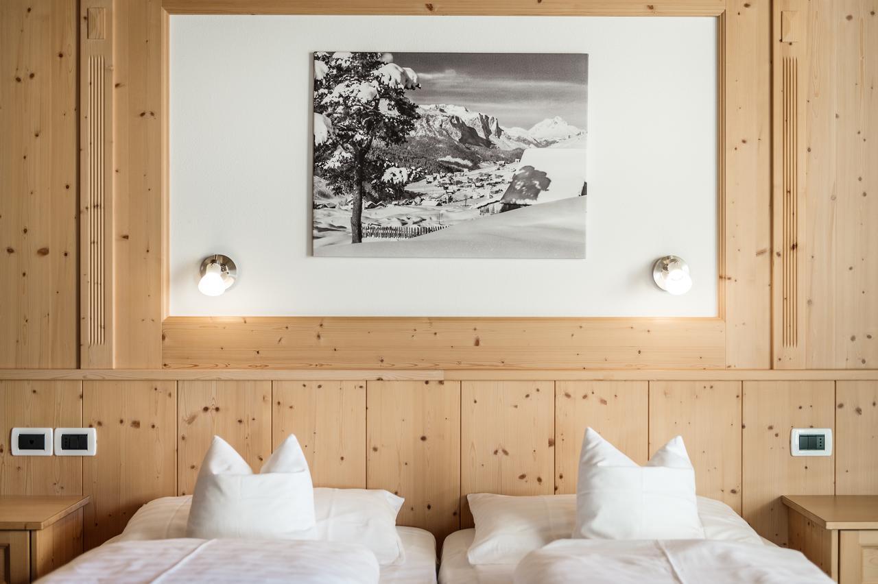 B&B - Hotel Ciasa Rue Blanch Сан Касиано Екстериор снимка