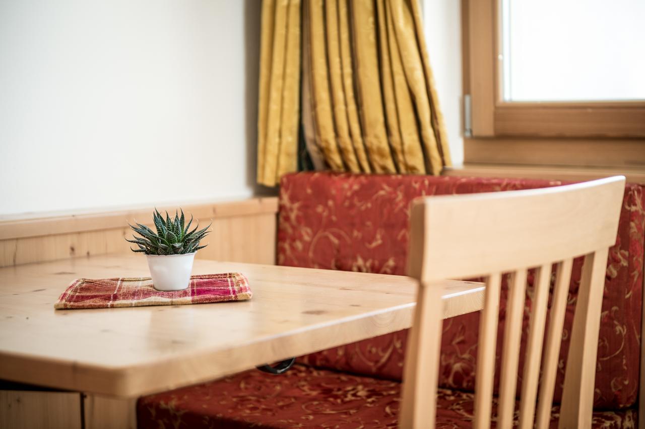 B&B - Hotel Ciasa Rue Blanch Сан Касиано Екстериор снимка